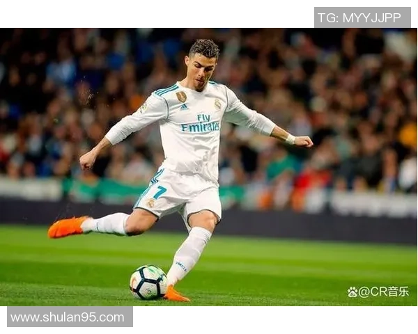 四大足球球星童年成长记：从街头到赛场的奋斗历程